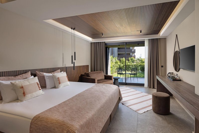 M.Building Fam 2 Bed + 1Bathroom Garden View