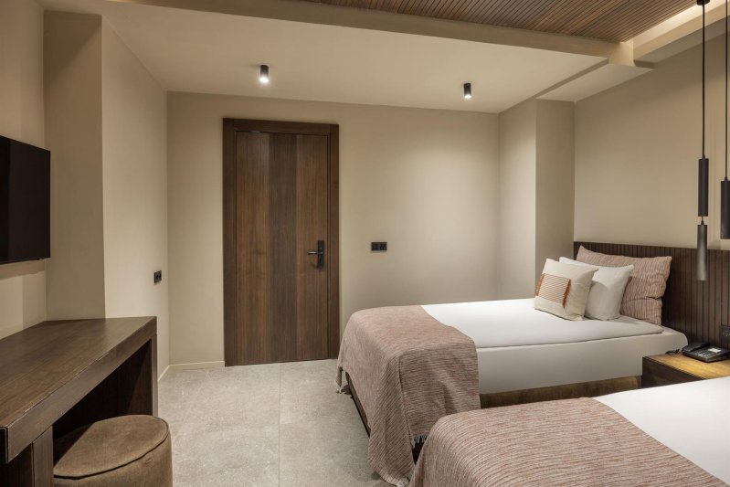 M.Building Fam 2 Bed + 1Bathroom Garden View