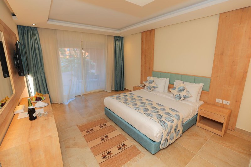 Deluxe Family Garden View Room