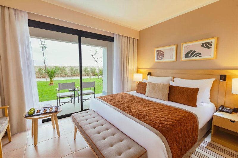 Deluxe Side Sea View Room