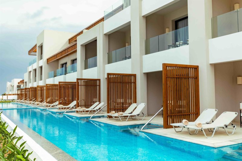 Superior Swim Up Room