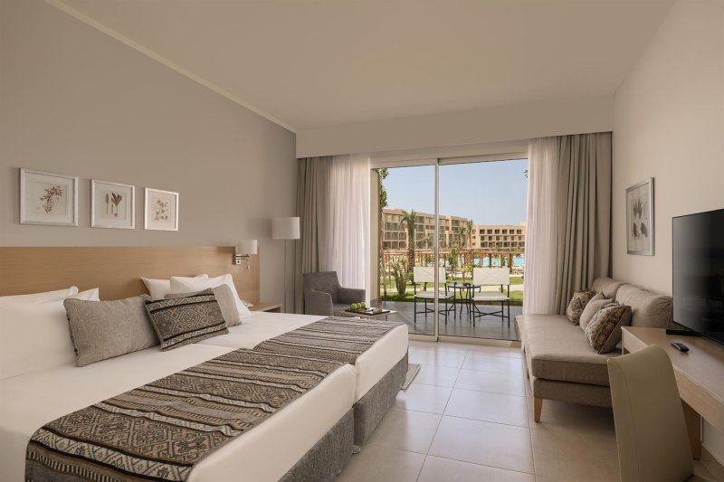 Family Deluxe Pool View Room