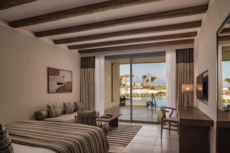 Superior Swim Up Room