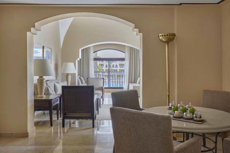 Junior Queen Suite