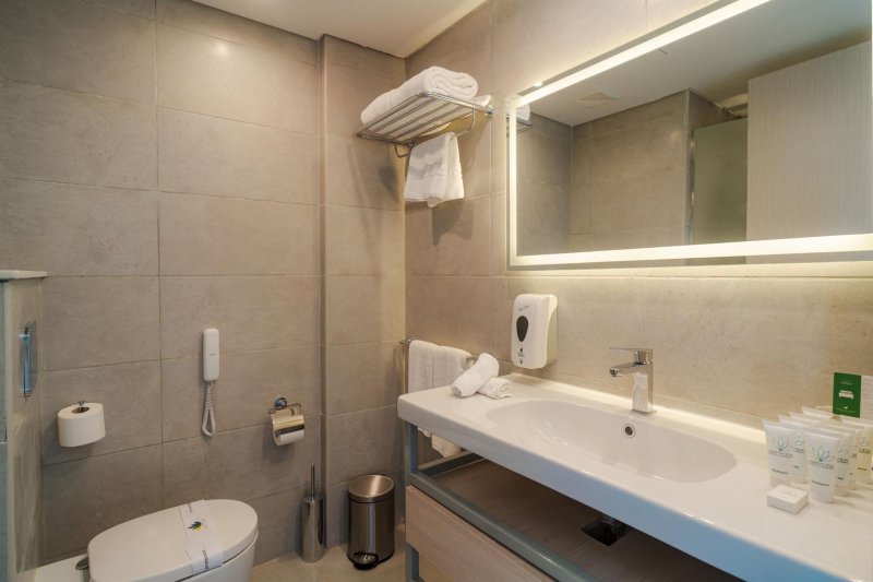 Deluxe Side Sea View Room