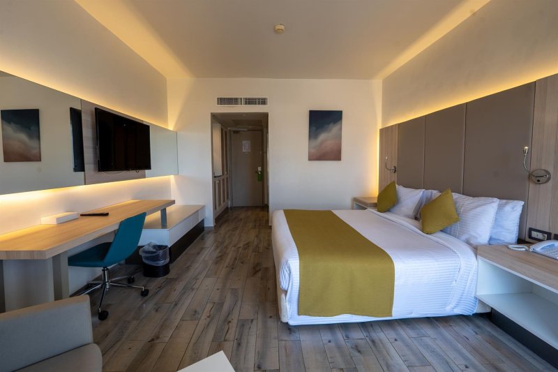 Superior Pool View Room