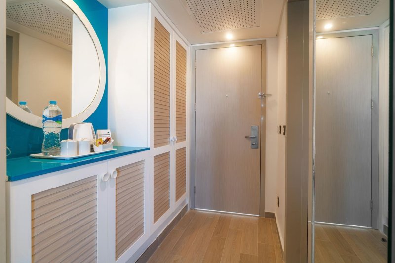 Deluxe Side Sea View Room