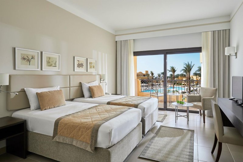 Superior Deluxe Pool View Room