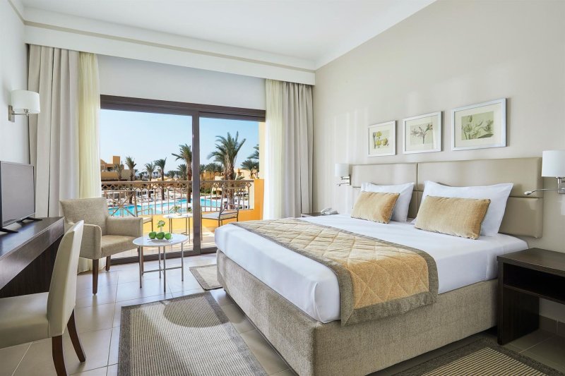 Deluxe Family Pool View Room