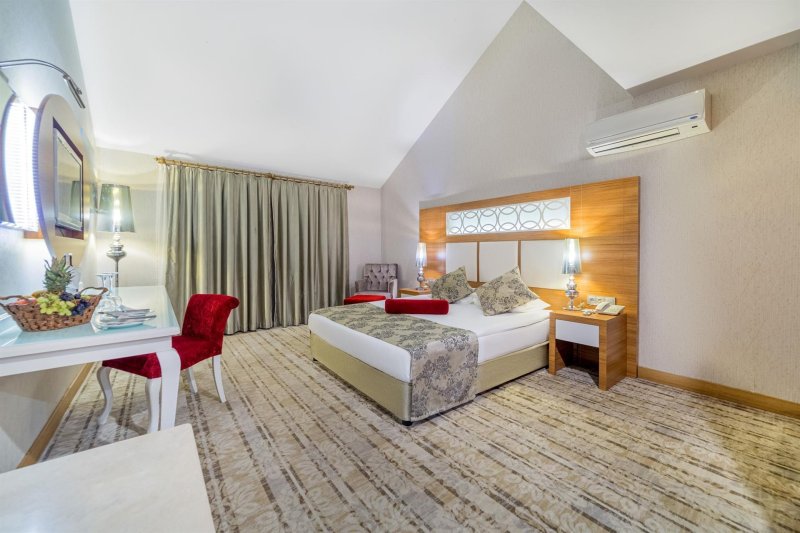 Main Building Family Room 2 Bedrooms + 1 Bathroom