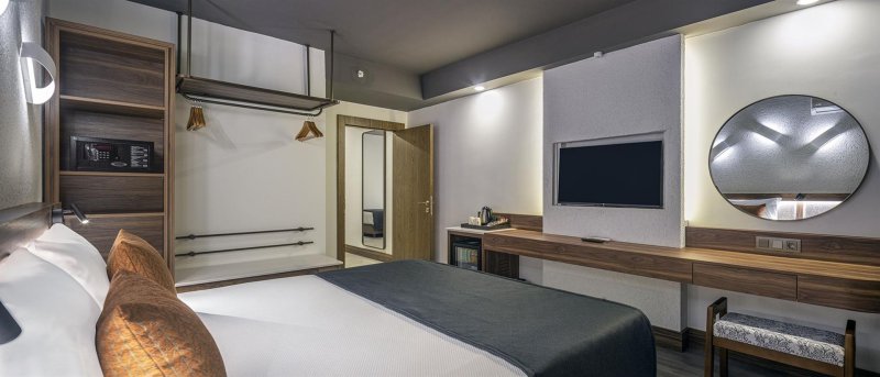 Deluxe Family Room