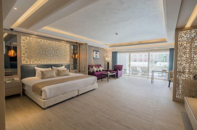 Swim Up Suite Pool View