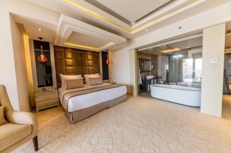 Jacuzzi Deluxe Pool View Room