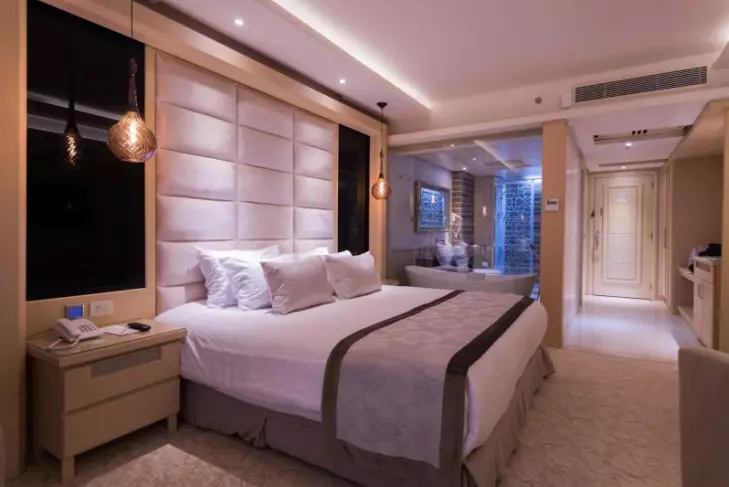 SUPERIOR MOUNTIAN/CITY VIEW ROOM
