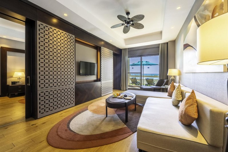 Swim Up Suite