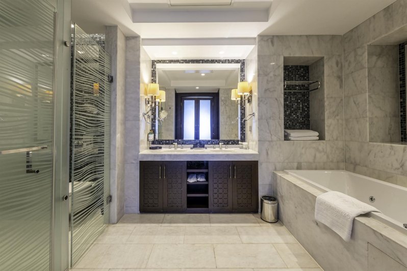 Swim Up Suite