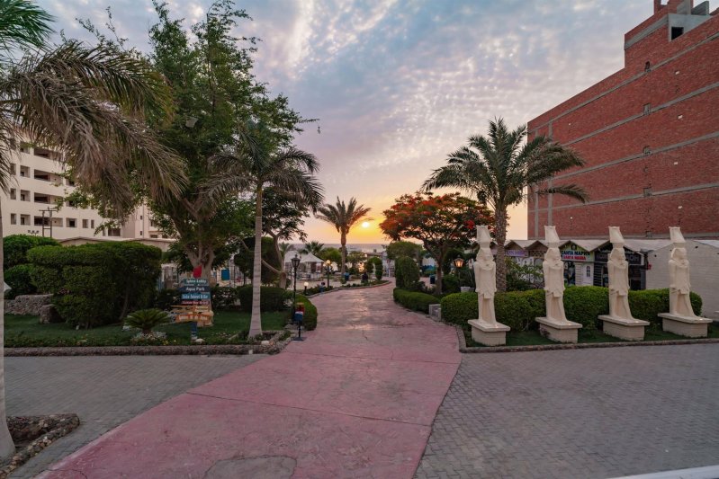 Hurghada utazás Kingtut Aqua Park Beach Resort