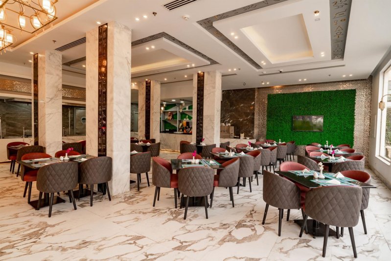 Hurghada utazás Kingtut Aqua Park Beach Resort