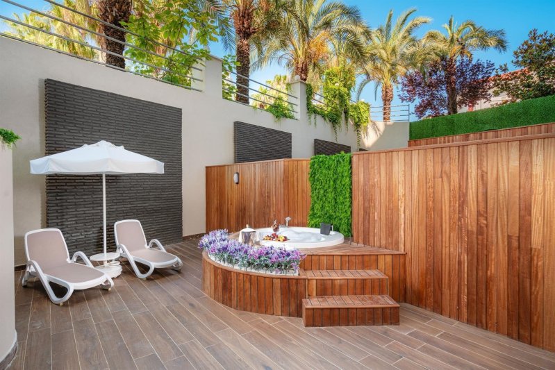 Jacuzzi Terrace Room