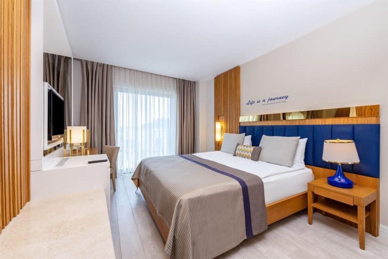 Family Room Land View