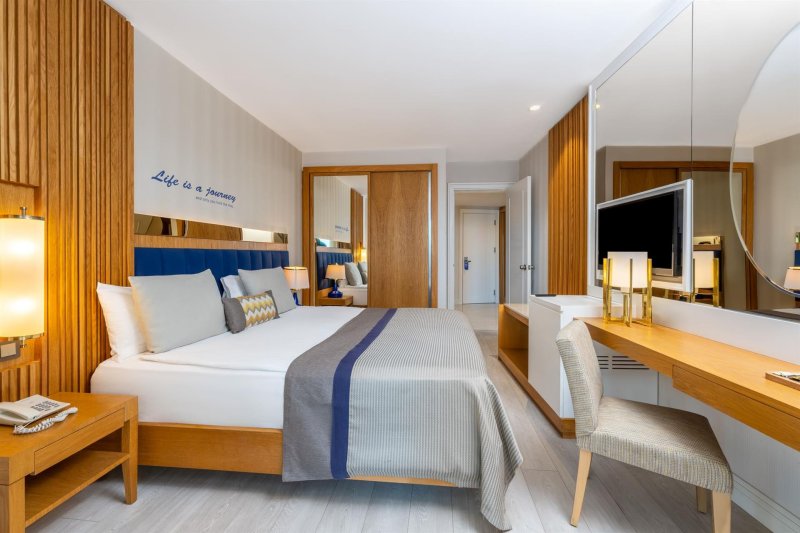 Family Room Land View