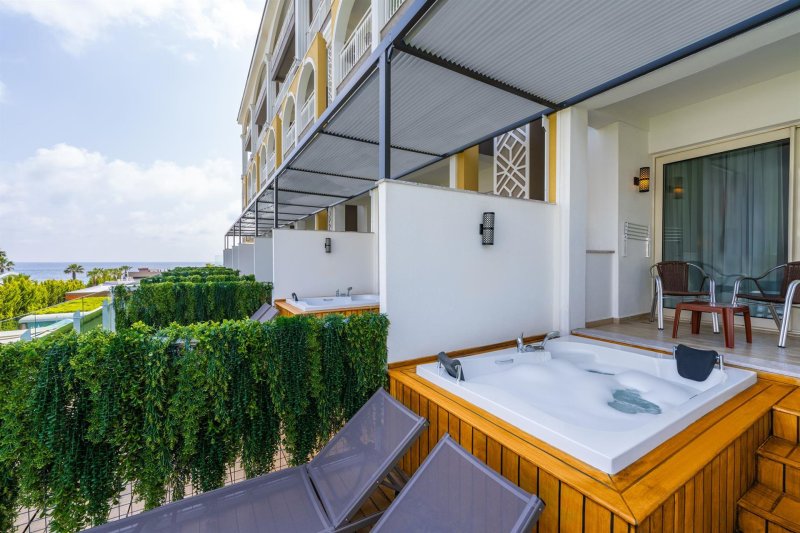 Jacuzzi Terrace Sea View