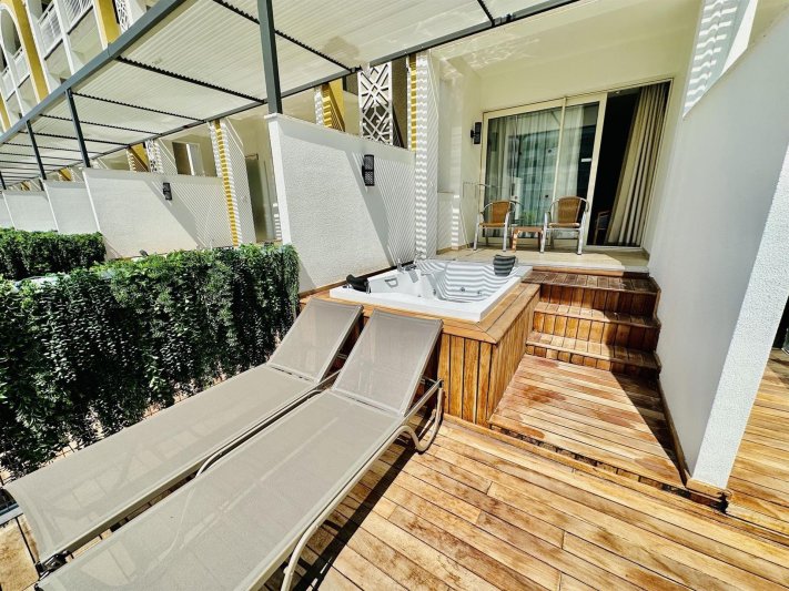 Jacuzzi Terrace Side Sea View