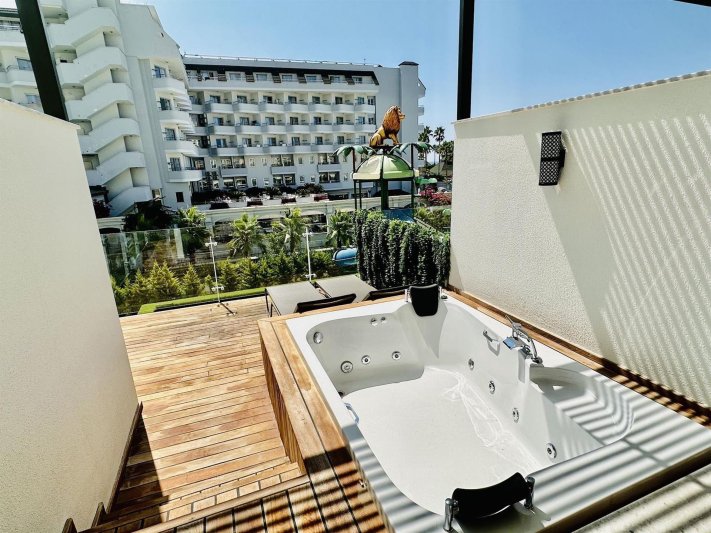 Jacuzzi Terrace Side Sea View