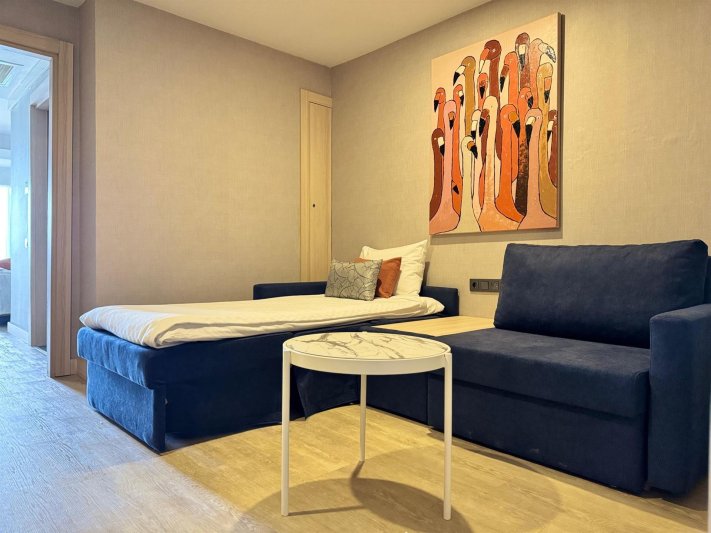 FAMILY SWIM UP LAND VIEW