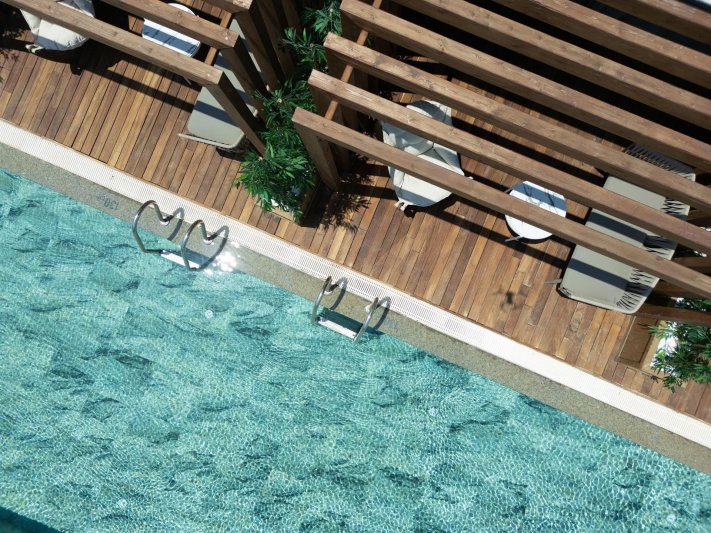 Swim Up Land View Room