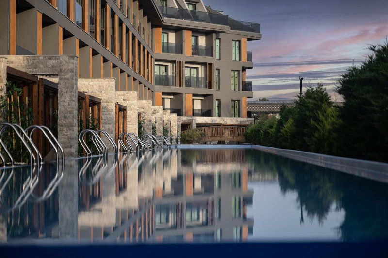 Swim Up Land View Room