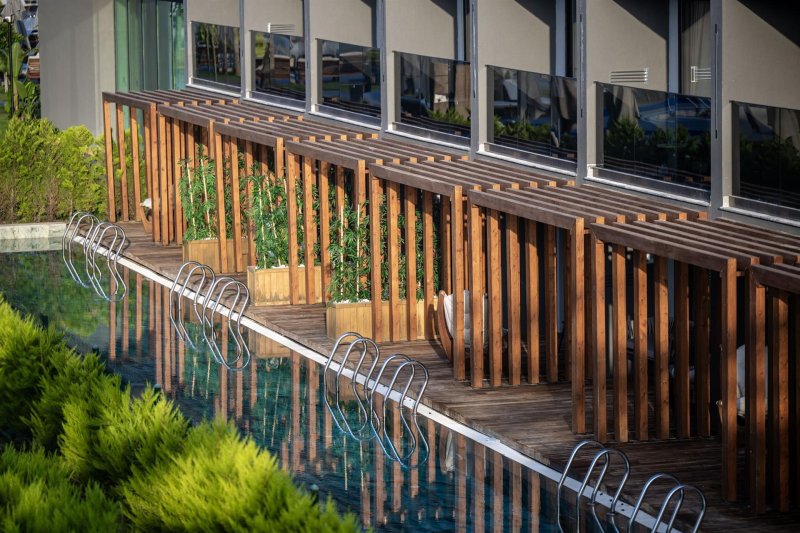 Swim Up Land View Room