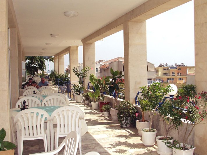 Napospart utazás Larisa Hotel