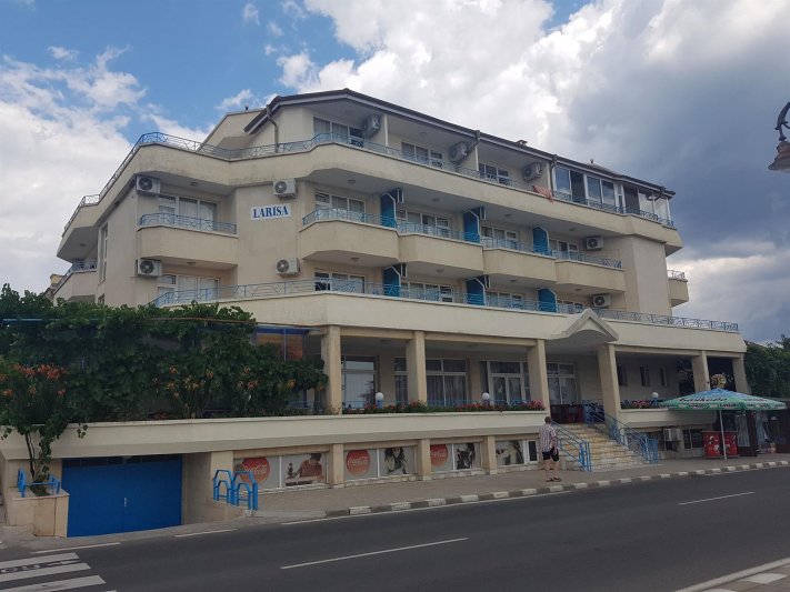 Napospart utazás Larisa Hotel