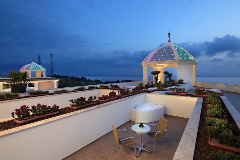 Jacuzzi Terrace Suite Room