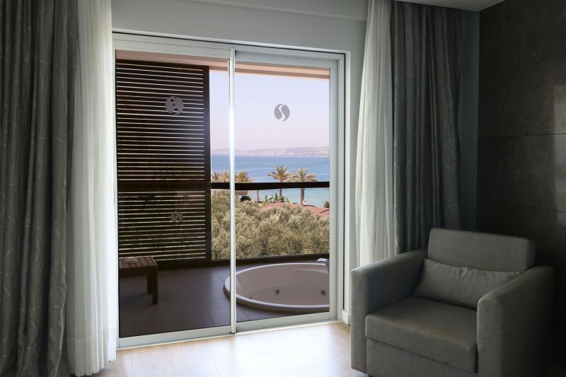 Superior Jakuzi Room Roh