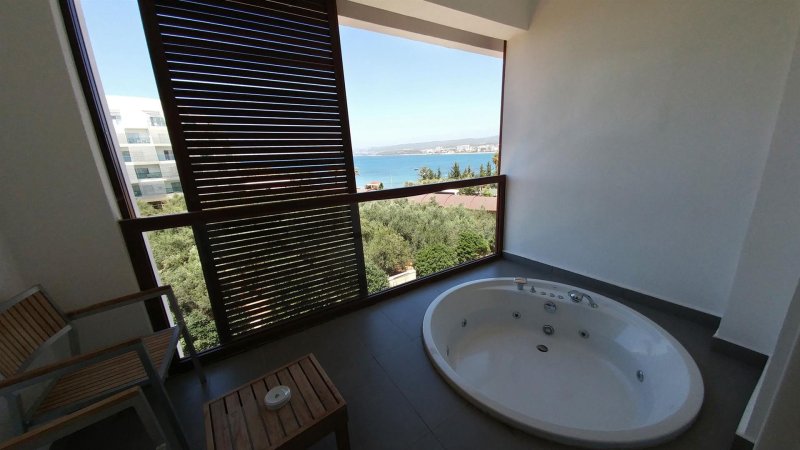 Superior Jakuzi Room Roh