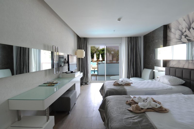 Swim Up Room Roh (Only Adults +16)