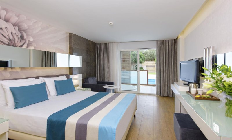 Swim Up Room Roh (Only Adults +16)