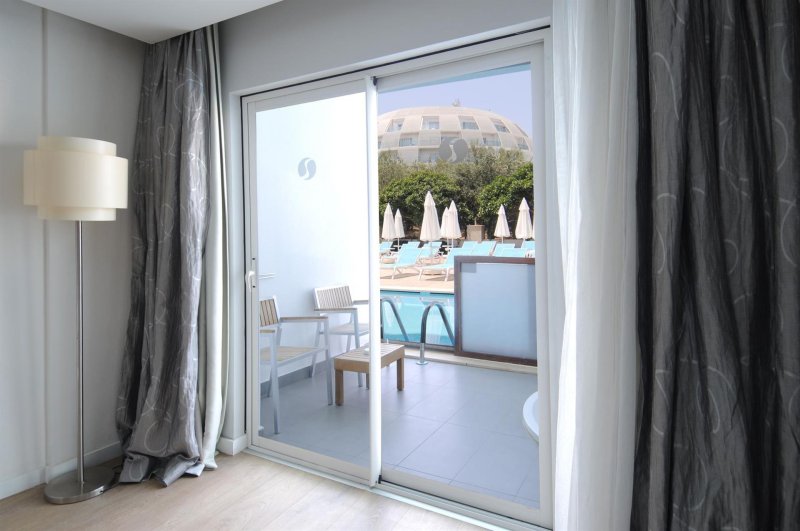 Swim Up Room Roh (Only Adults +16)