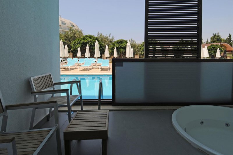 Swim Up Room Roh (Only Adults +16)