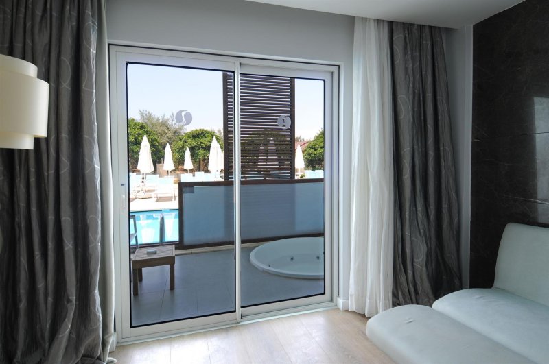 Swim Up Room Roh (Only Adults +16)