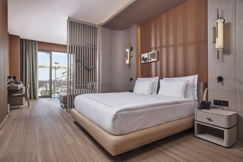 Infinity Room Sea View Swim-Up