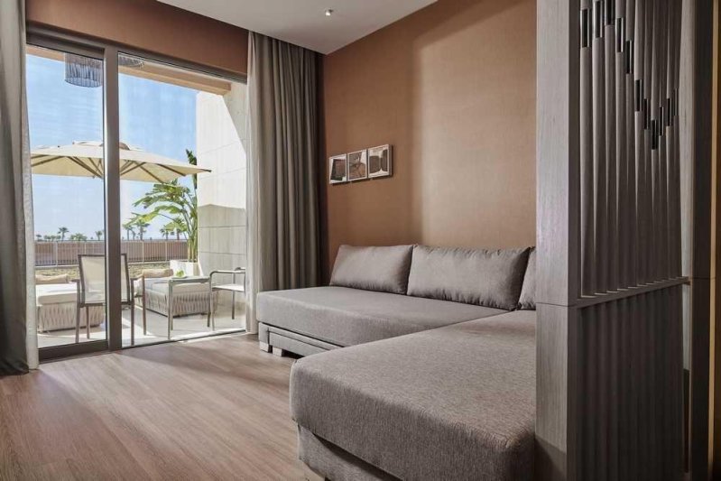 Infinity Room Sea View Swim-Up