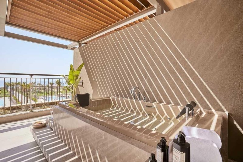 Superior Standard Jakuzzi Sea View