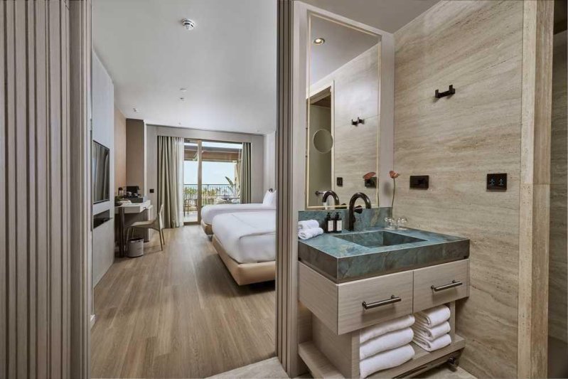 Superior Standard Jakuzzi Sea View