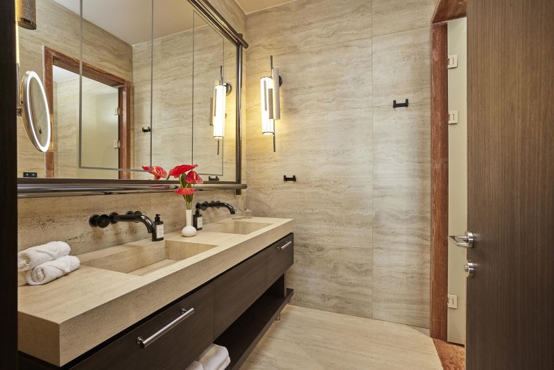 Presidental Suite Garden & Pool View