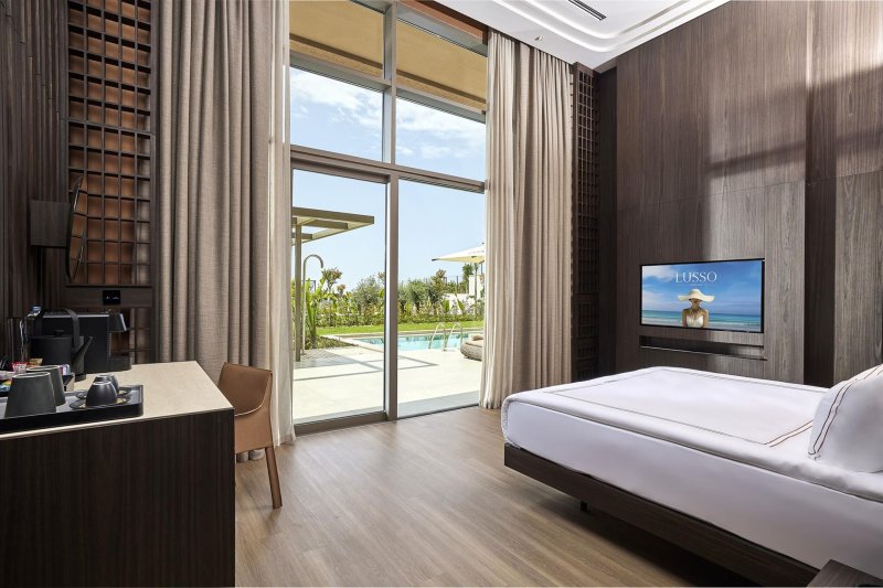 Presidental Suite Garden & Pool View