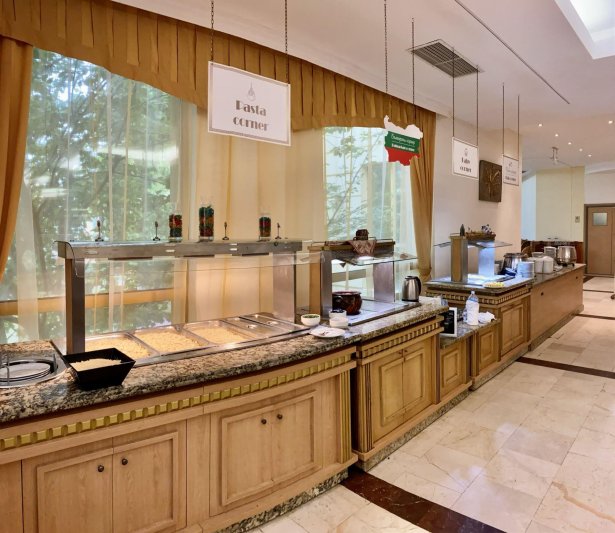 Napospart utazás Marina Royal Palace