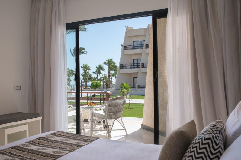 Triple Trouble Garden/Pool View Room